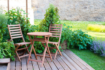 میز و صندلی چوبی باغی